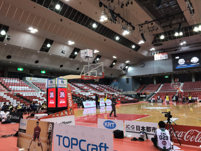 讨论才更接 讨论才更接